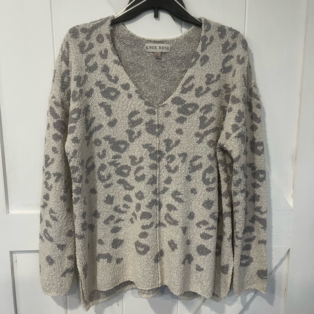 Knox Rose Gray V-Neck Sweater with Knit Texture
